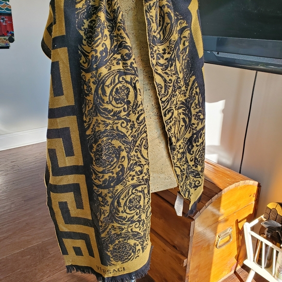 Versace Scarf - Picture 5 of 7